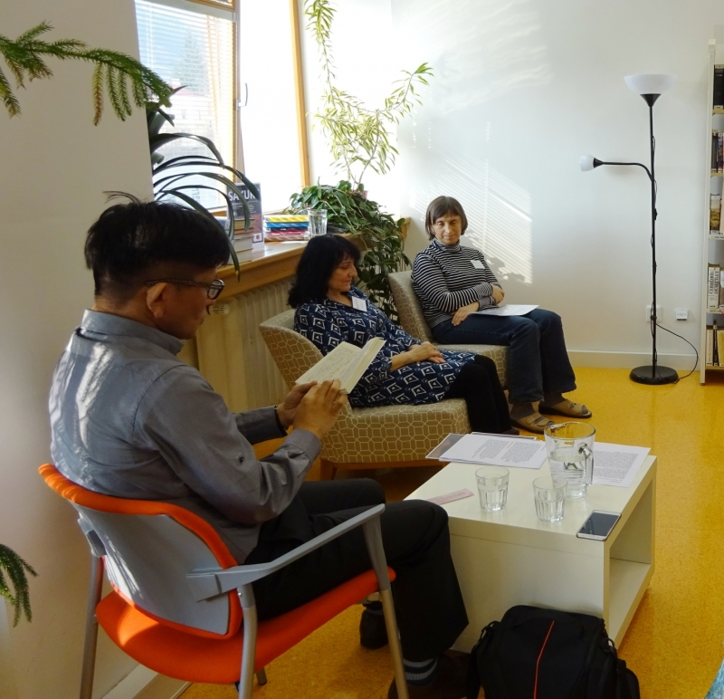 In the Shadow of a Sakura – A Reading
